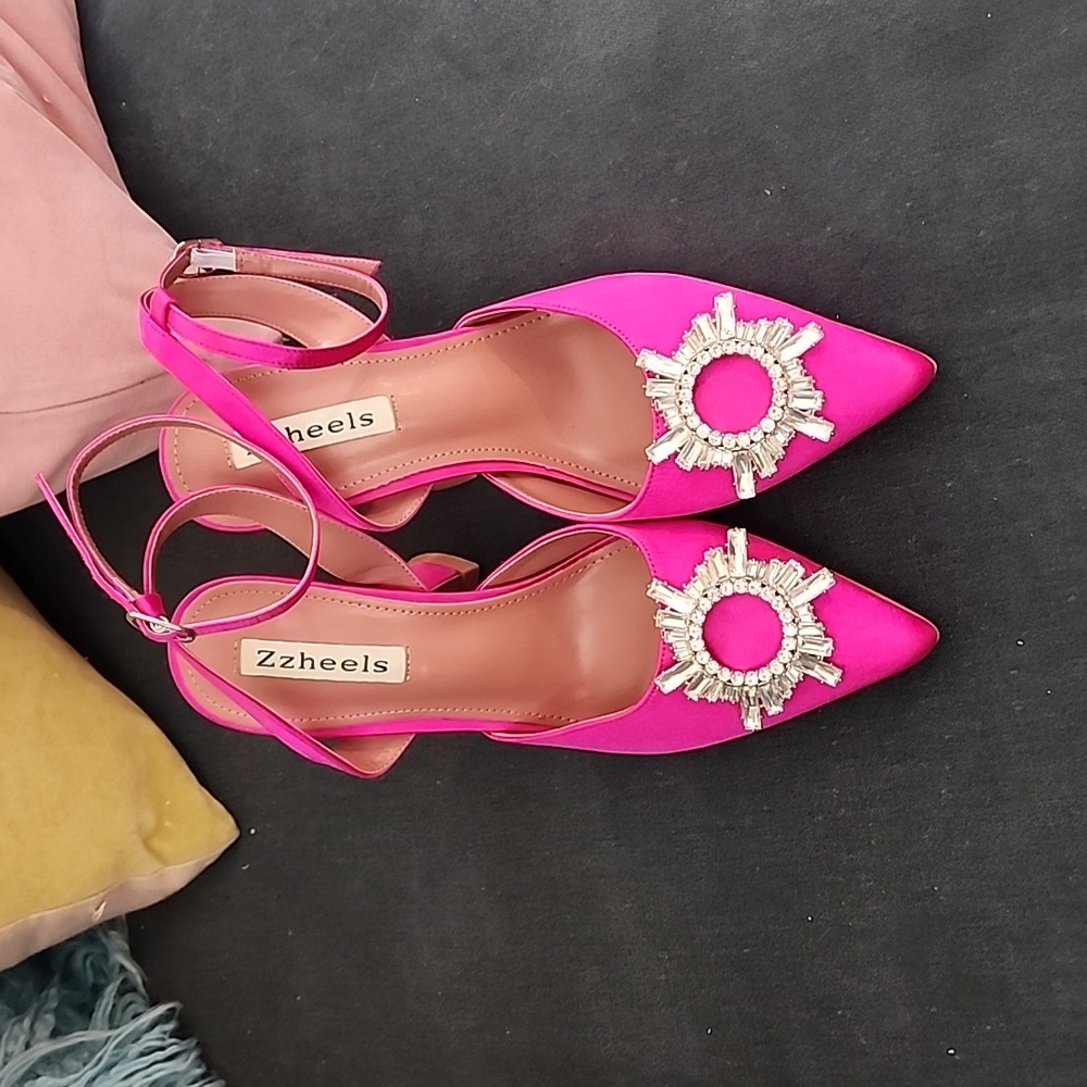 Hot pink ankle strap, Size 8 Zzheels.  Statement shoes!